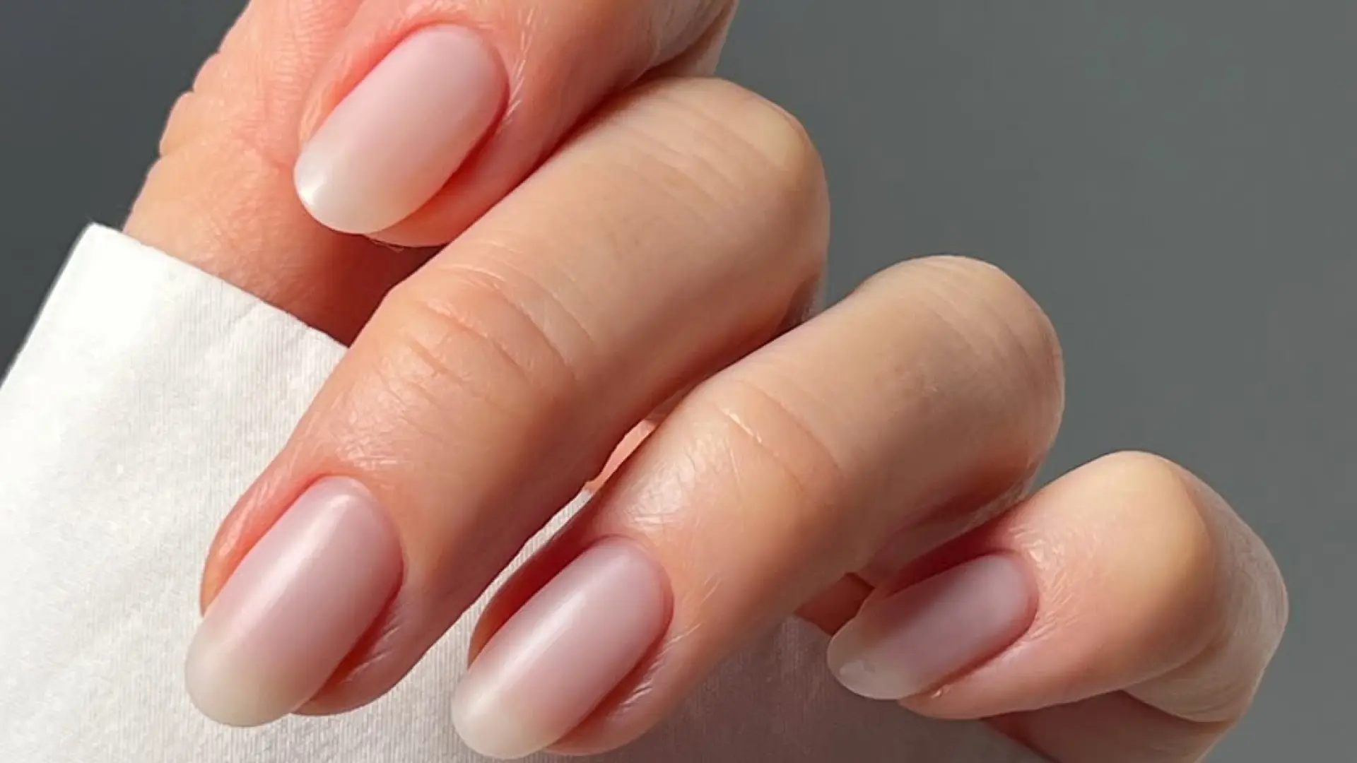 la manicura efecto mate que será una de las más pedidas esta primavera la manicura efecto mate que será una de las más pedidas esta primavera