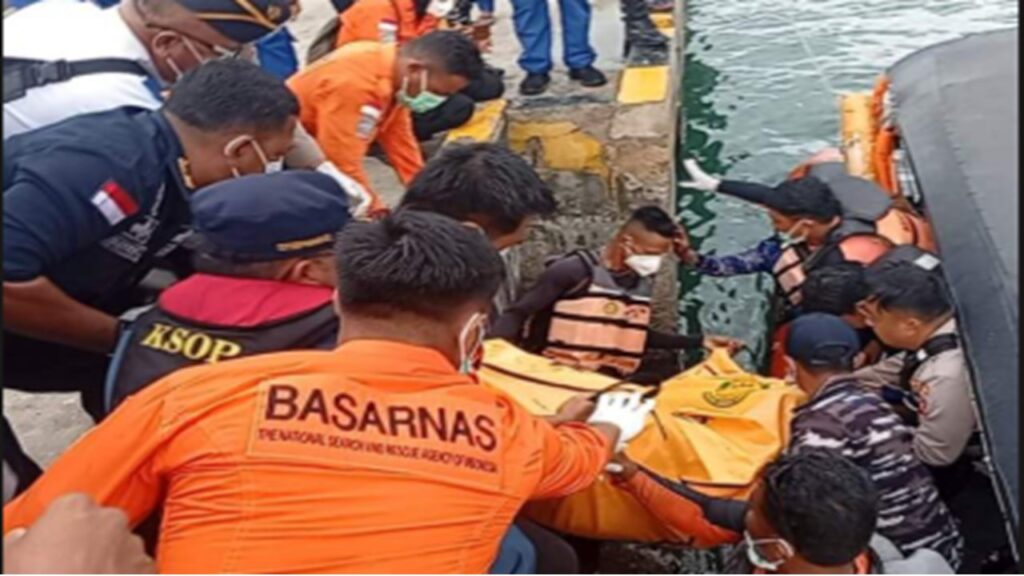 Condenan a 3 años y medio de prisión al capitán del barco que naufragó en Indonesia con una familia española a bordo