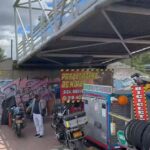 El puente de la carrera 68 entre las calles 53 y 63 invadido por un taller y parqueadero ilegal para motos