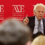 Felipe González pide elecciones en 2026 para frenar el coste político al PSOE, pero apela a la presunción de inocencia de Zapatero