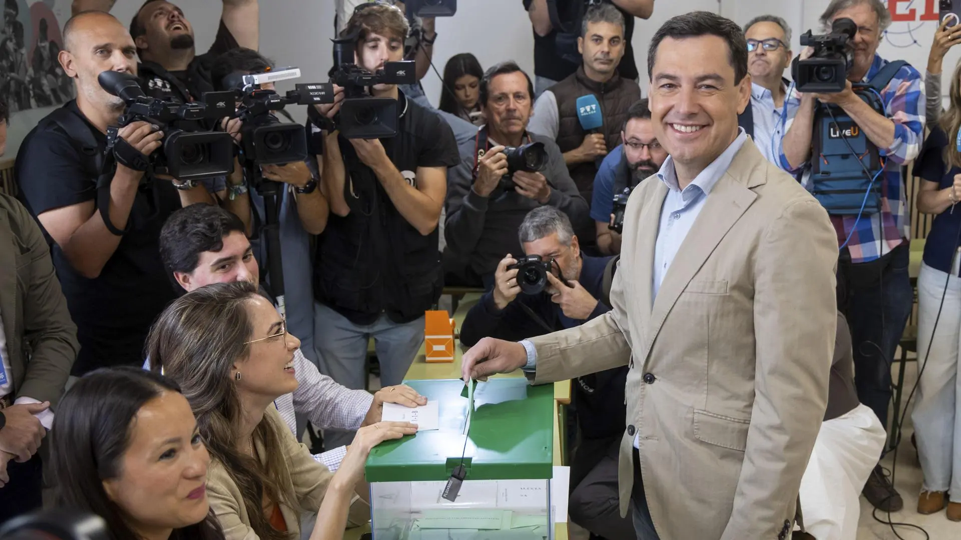 Juanma Moreno gana, pero depende de Vox y el PSOE se hunde con el alza de la izquierda andalucista Juanma Moreno gana, pero depende de Vox y el PSOE se hunde con el alza de la izquierda andalucista