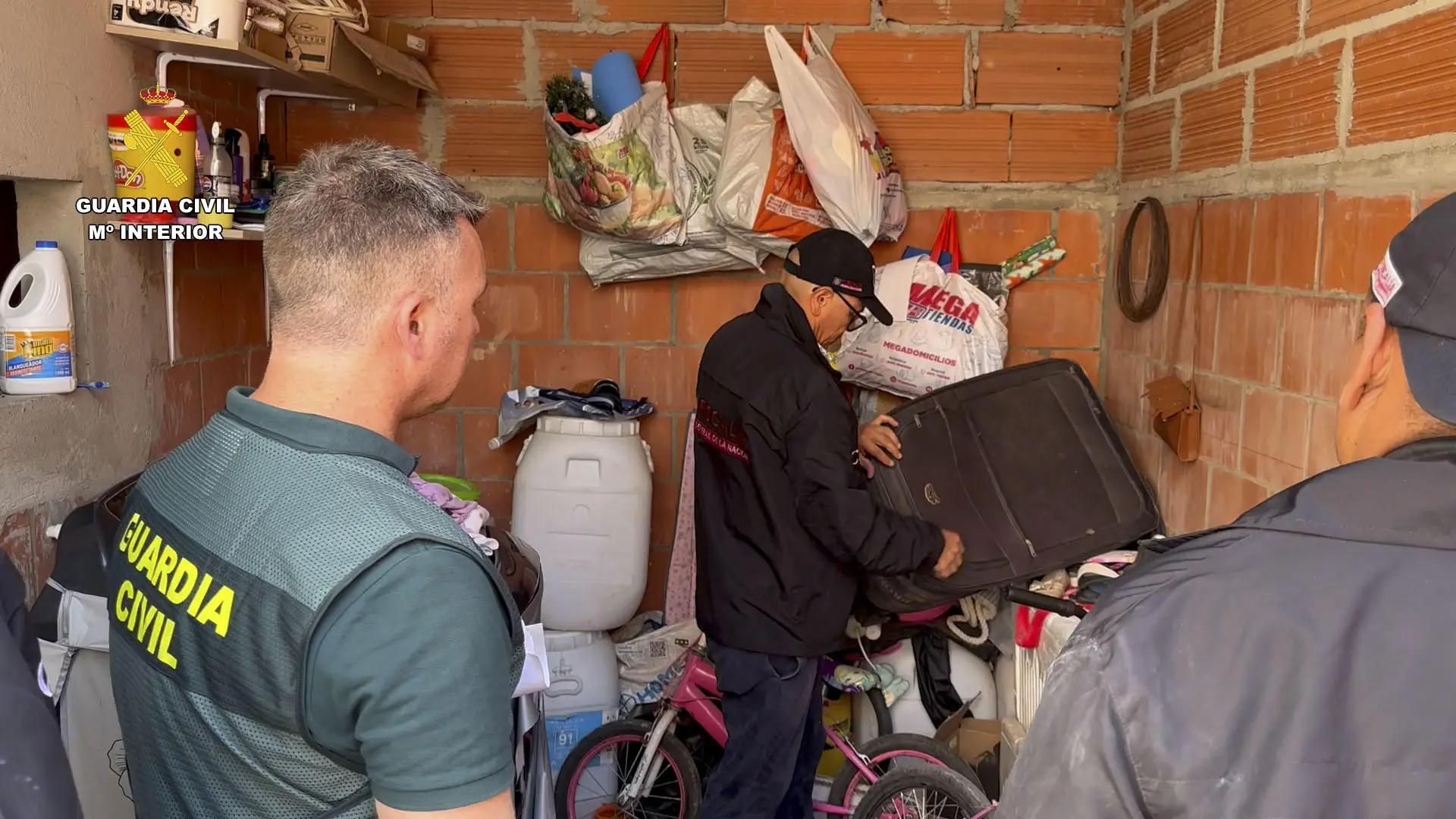 La Guardia Civil cierra en Colombia el caso del cuponero de Ubrique asesinado de 70 puñaladas para robarle la caja fuerte La Guardia Civil cierra en Colombia el caso del cuponero de Ubrique asesinado de 70 puñaladas para robarle la caja fuerte