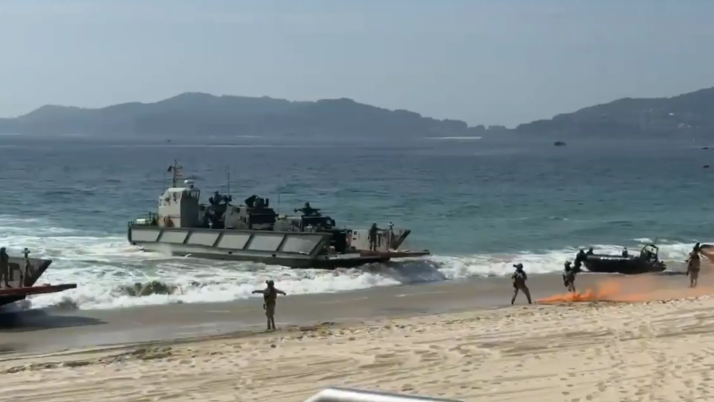 Las Fuerzas Armadas exhiben ‘músculo’ operativo ante cientos de personas en Vigo