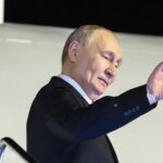 La UE pacta otro paquete de sanciones contra Rusia centrado en el petróleo y en el veto a la entrada de combatientes del Kremlin