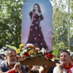 Rocío Jurado protagoniza una romería pop que la hace «santa» a los 20 años de su muerte