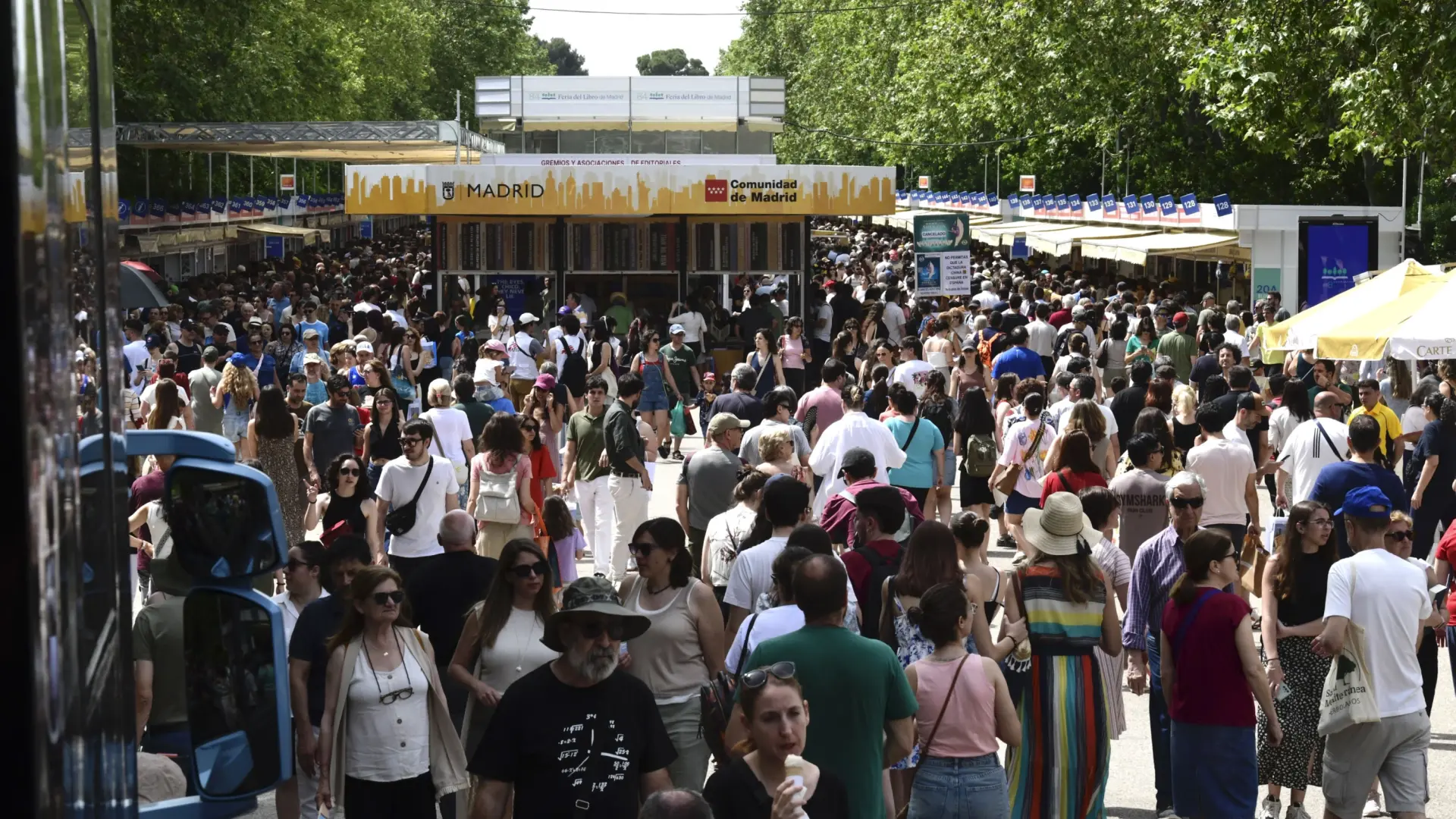 Siete escritores recomiendan sus títulos favoritos para comprar y leer en la Feria del Libro de Madrid