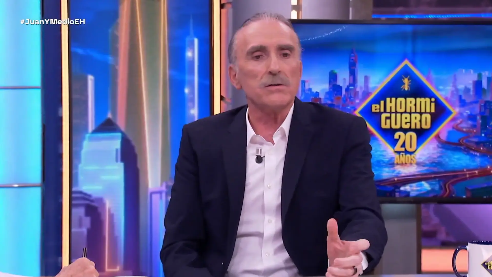 «Toda la gente me miraba» «Toda la gente me miraba»