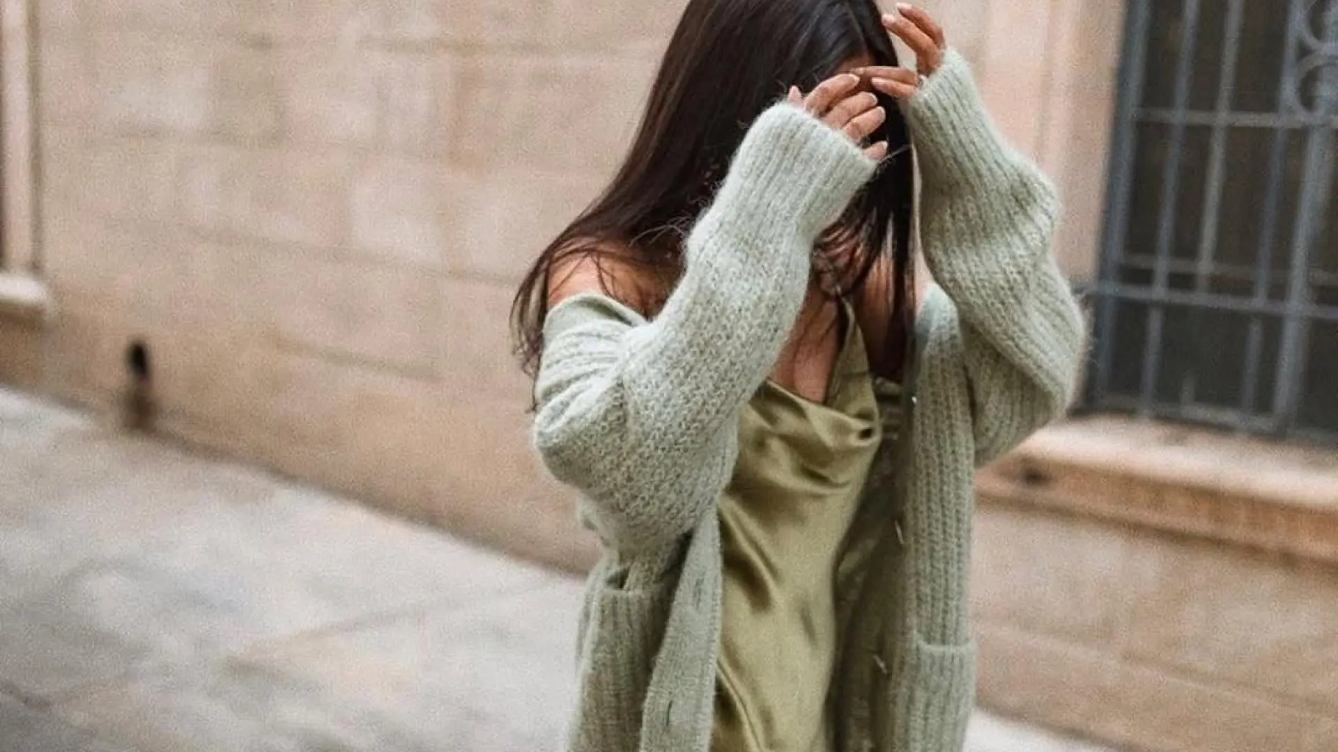 el ‘slip dress’ es tendencia y así lo llevaremos esta temporada