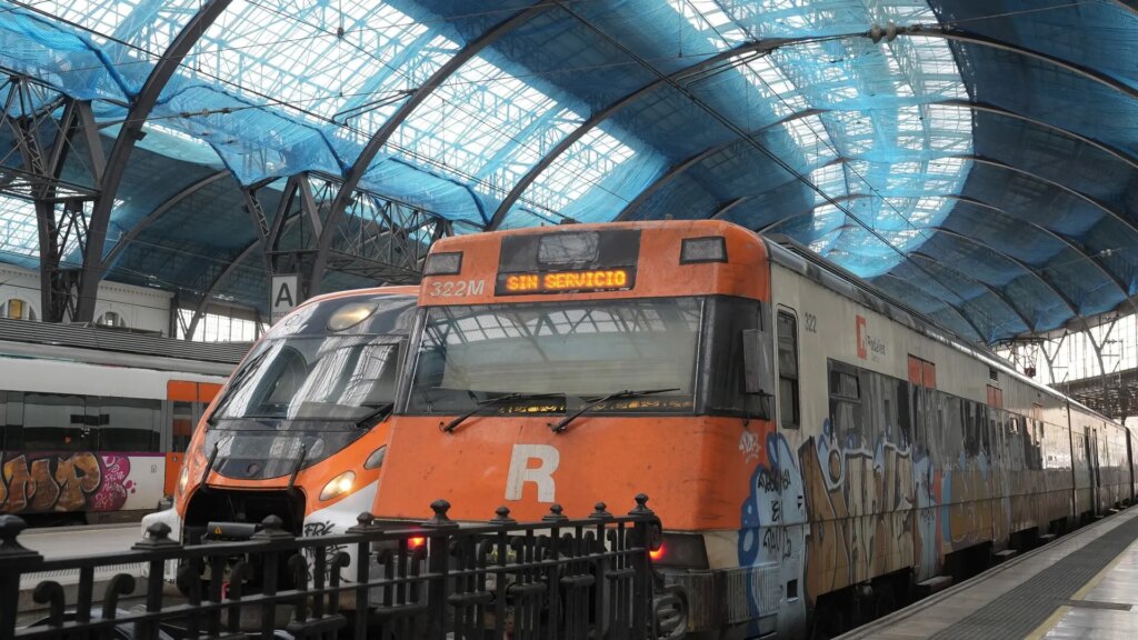 Adif culpa a Siemens de las averías que han paralizado Rodalies el primer día del Papa en Barcelona y anuncia acciones legales