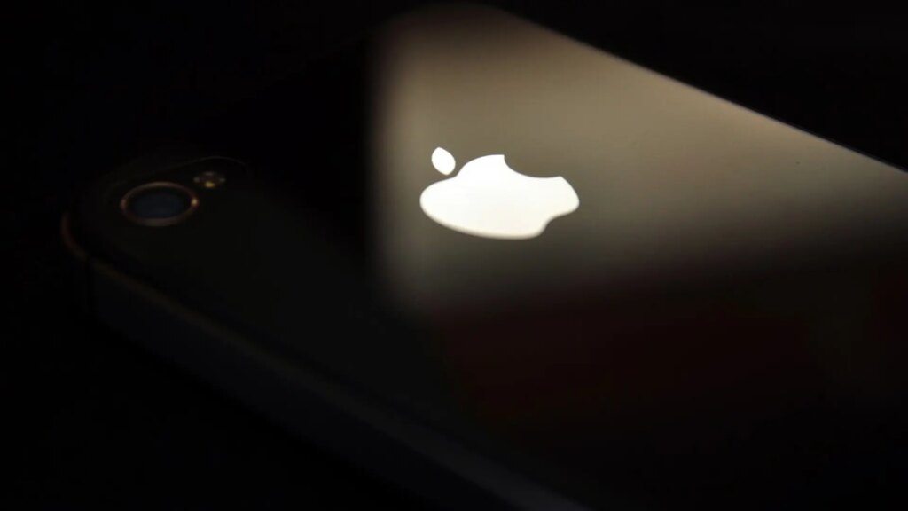 Apple podría lanzar su iPhone del 20 aniversario en dos tamaños y con pantalla curva: será muy diferente Apple podría lanzar su iPhone del 20 aniversario en dos tamaños y con pantalla curva: será muy diferente