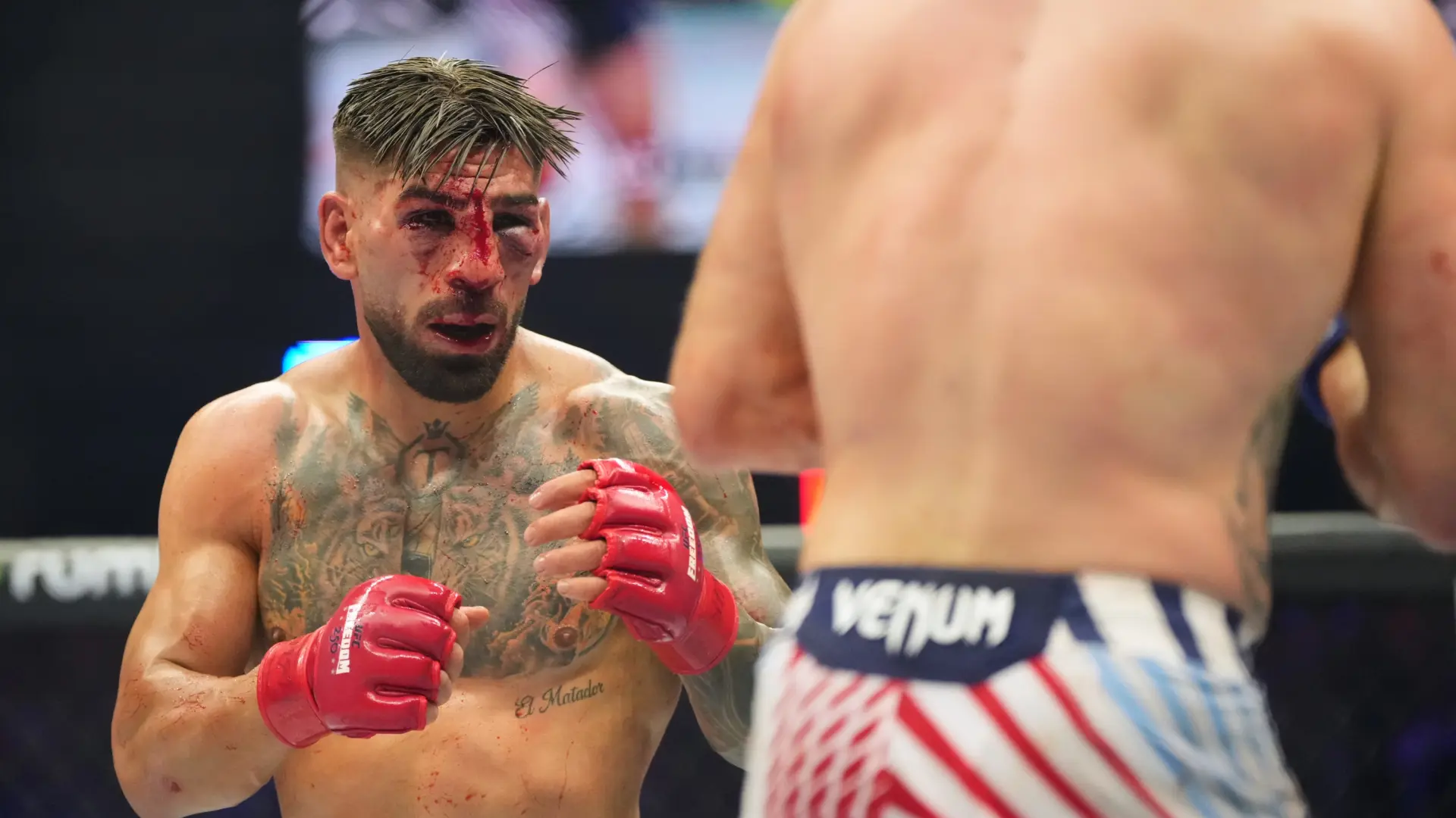 Así fue el momento en que el médico de la UFC paró el combate de Ilia Topuria a petición de su hermano: «No veo casi nada» Así fue el momento en que el médico de la UFC paró el combate de Ilia Topuria a petición de su hermano: «No veo casi nada»