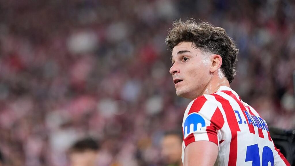 El Atlético denuncia al Barça ante la FIFA y la RFEF por el «acoso» a Julián Álvarez El Atlético denuncia al Barça ante la FIFA y la RFEF por el «acoso» a Julián Álvarez