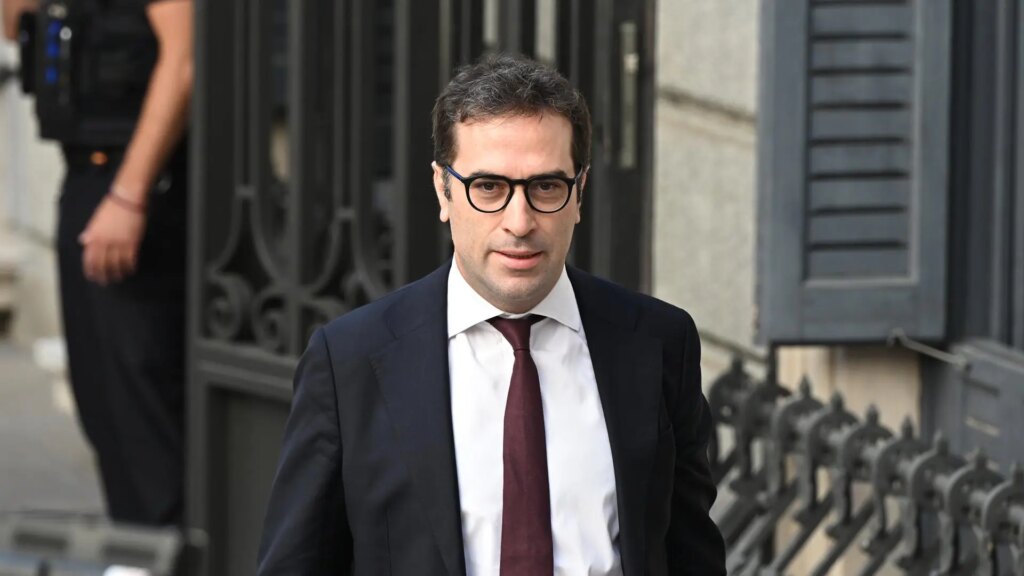 El Gobierno eleva al 2,6% su previsión de crecimiento para este año pese a la guerra, la más optimista de las publicadas El Gobierno eleva al 2,6% su previsión de crecimiento para este año pese a la guerra, la más optimista de las publicadas