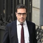 El Gobierno eleva al 2,6% su previsión de crecimiento para este año pese a la guerra, la más optimista de las publicadas El Gobierno eleva al 2,6% su previsión de crecimiento para este año pese a la guerra, la más optimista de las publicadas