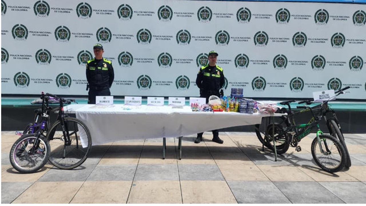 Caen seis viviendas señaladas de microtráfico en Engativá: hallan droga, pólvora y bicicletas sin documentación Caen seis viviendas señaladas de microtráfico en Engativá: hallan droga, pólvora y bicicletas sin documentación