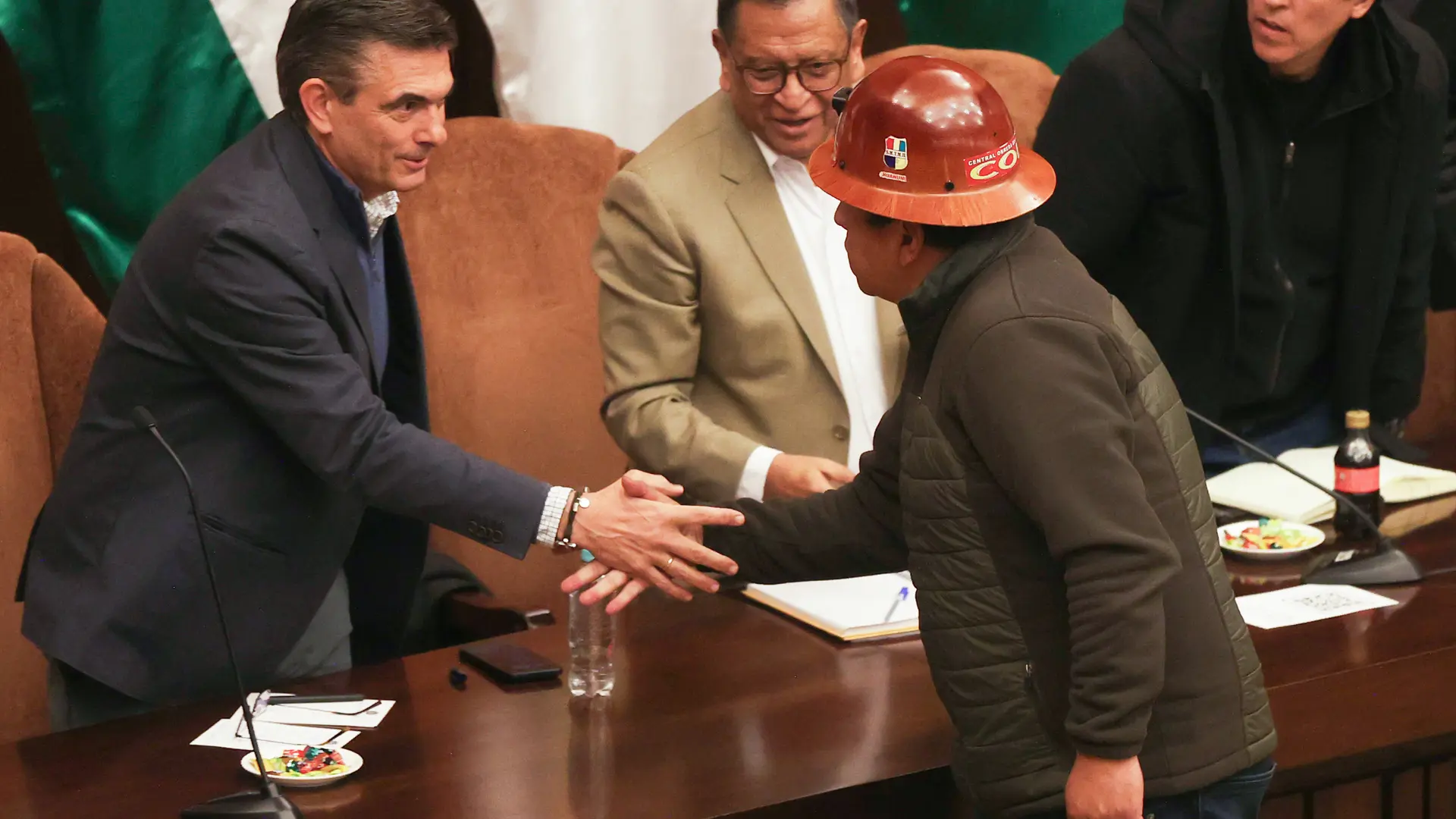 El presidente de Bolivia inicia un diálogo con el gremio de trabajadores para buscar una salida a las protestas que exigen su renuncia