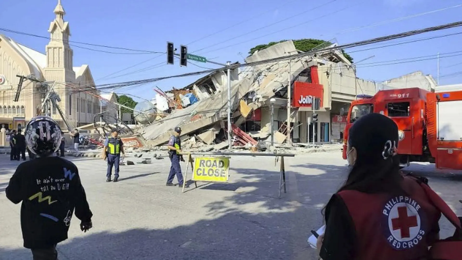 El terremoto de magnitud 7,8 que sacudió el sur de Filipinas elevó el lecho marino hasta dos metros El terremoto de magnitud 7,8 que sacudió el sur de Filipinas elevó el lecho marino hasta dos metros