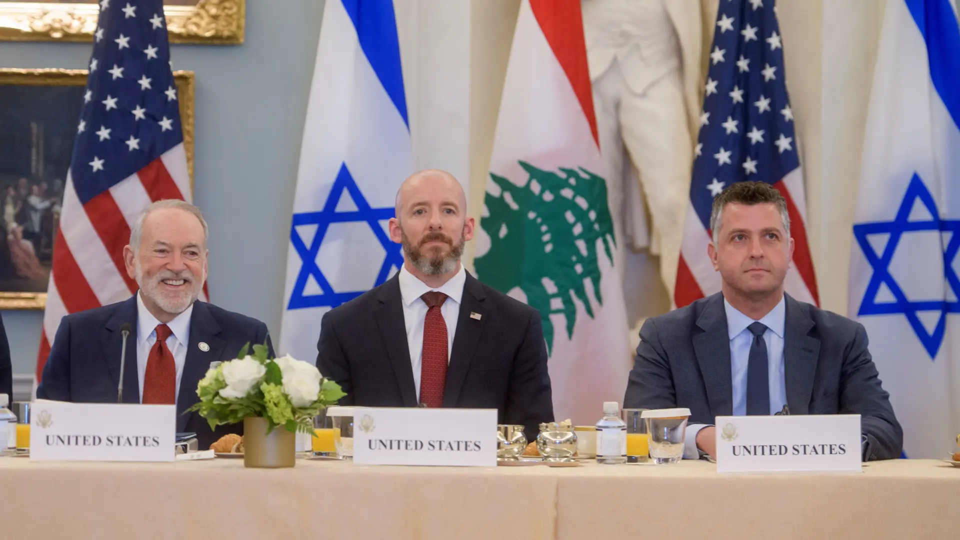 Israel y el Líbano acuerdan un alto el fuego condicionado a que Hezbolá cese sus ataques Israel y el Líbano acuerdan un alto el fuego condicionado a que Hezbolá cese sus ataques