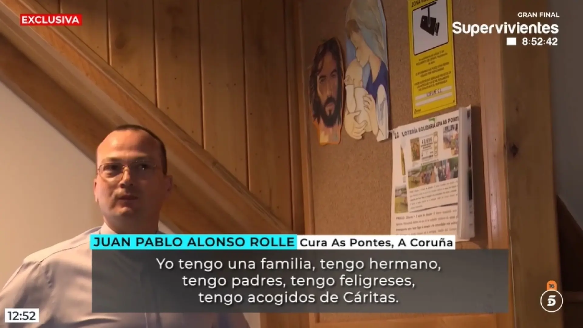 Los vecinos de As Pontes, contra el cura que quiere quitar la terraza de un bar situada en un atrio de la iglesia: «Quiere protagonismo»