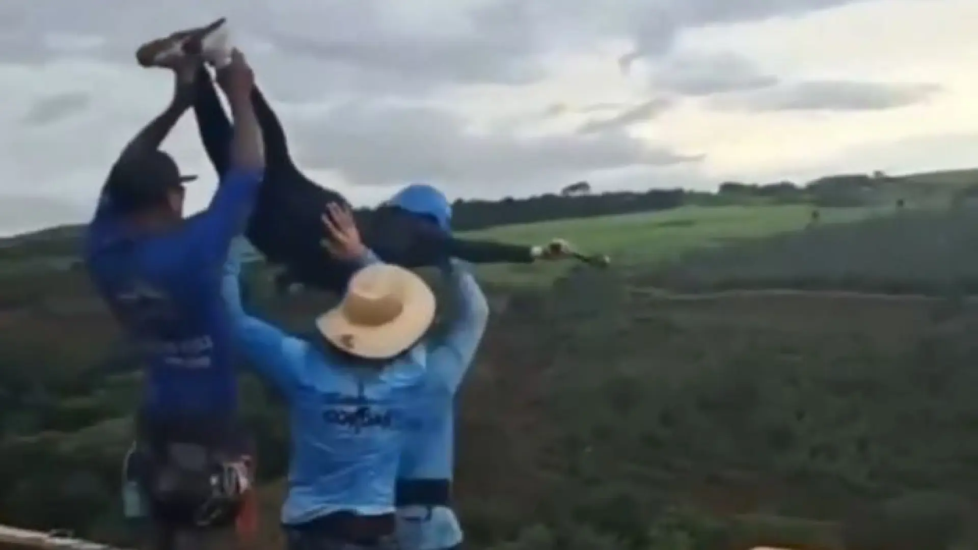 Muere una chica de 21 años cuando hacía puenting al ser lanzada sin cuerda en Brasil Muere una chica de 21 años cuando hacía puenting al ser lanzada sin cuerda en Brasil