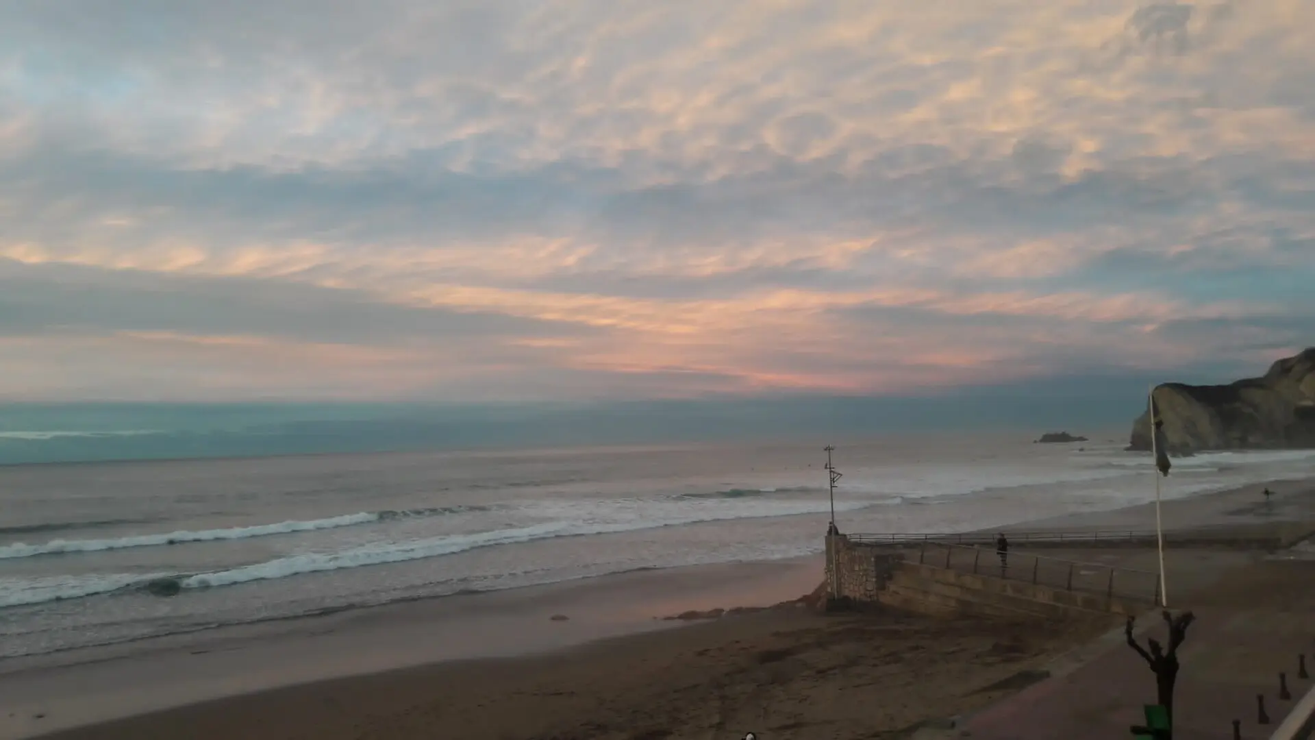 Prohíben el baño en 11 playas vizcaínas, y solo cuatro tienen bandera verde Prohíben el baño en 11 playas vizcaínas, y solo cuatro tienen bandera verde