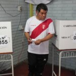 Sondeos a pie de urna en Perú dan un empate técnico con leve ventaja de Fujimori ante Sánchez Sondeos a pie de urna en Perú dan un empate técnico con leve ventaja de Fujimori ante Sánchez