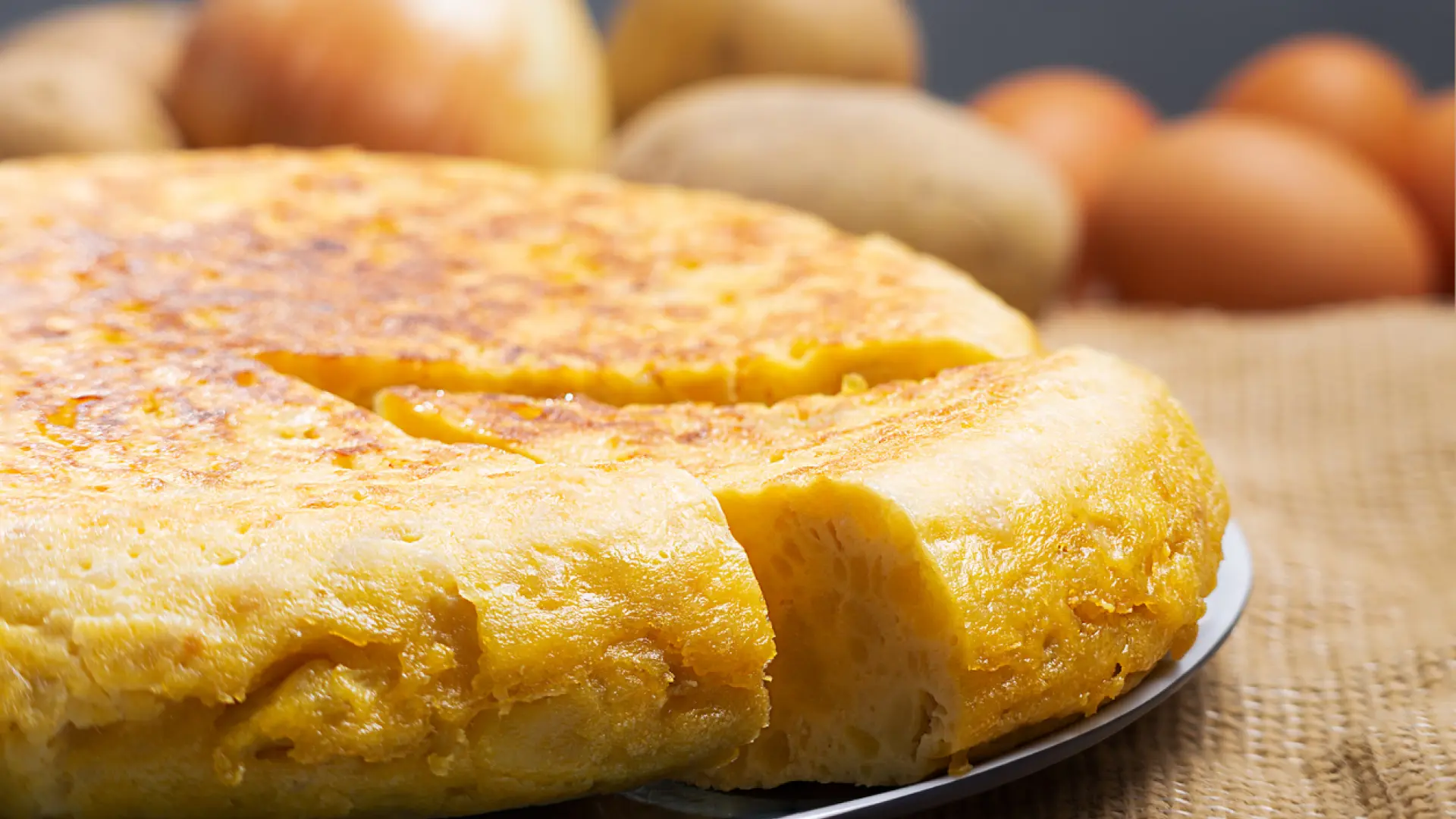 Un restaurante de A Coruña triunfa en redes con su versión de tortilla de patatas: «El mix perfecto»