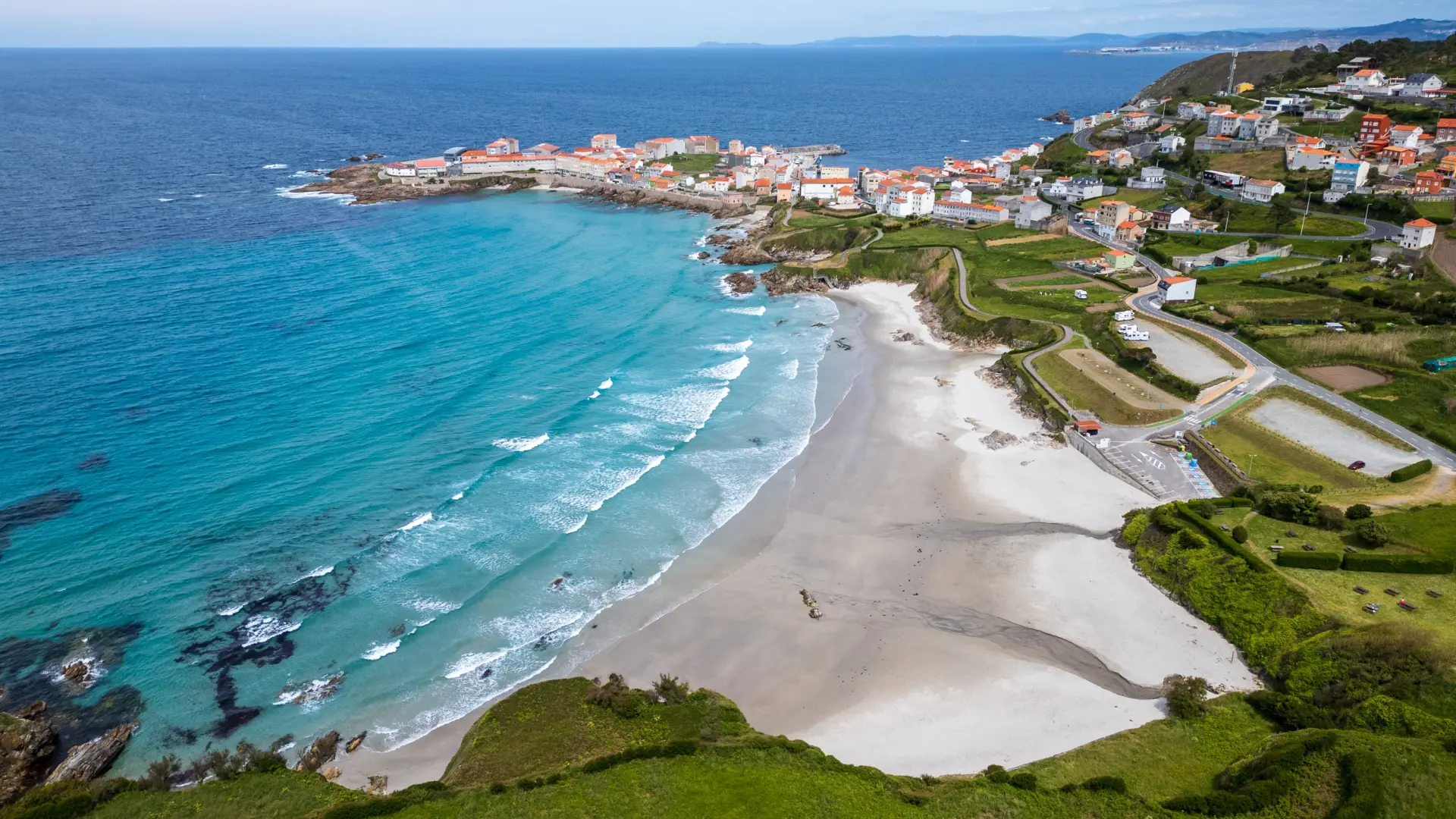 vistas despejadas a los pies de un pueblo pesquero vistas despejadas a los pies de un pueblo pesquero