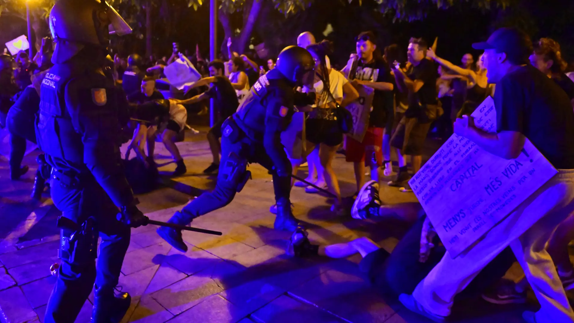 Cargas policiales con heridos tras la marcha en Palma contra la masificación turística