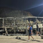 Castillejos y Nador viven una noche de enfrentamientos y quema de coches en el intento masivo de entrada en España