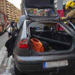 Cinco heridos por la explosión de un coche en una calle de Lleida