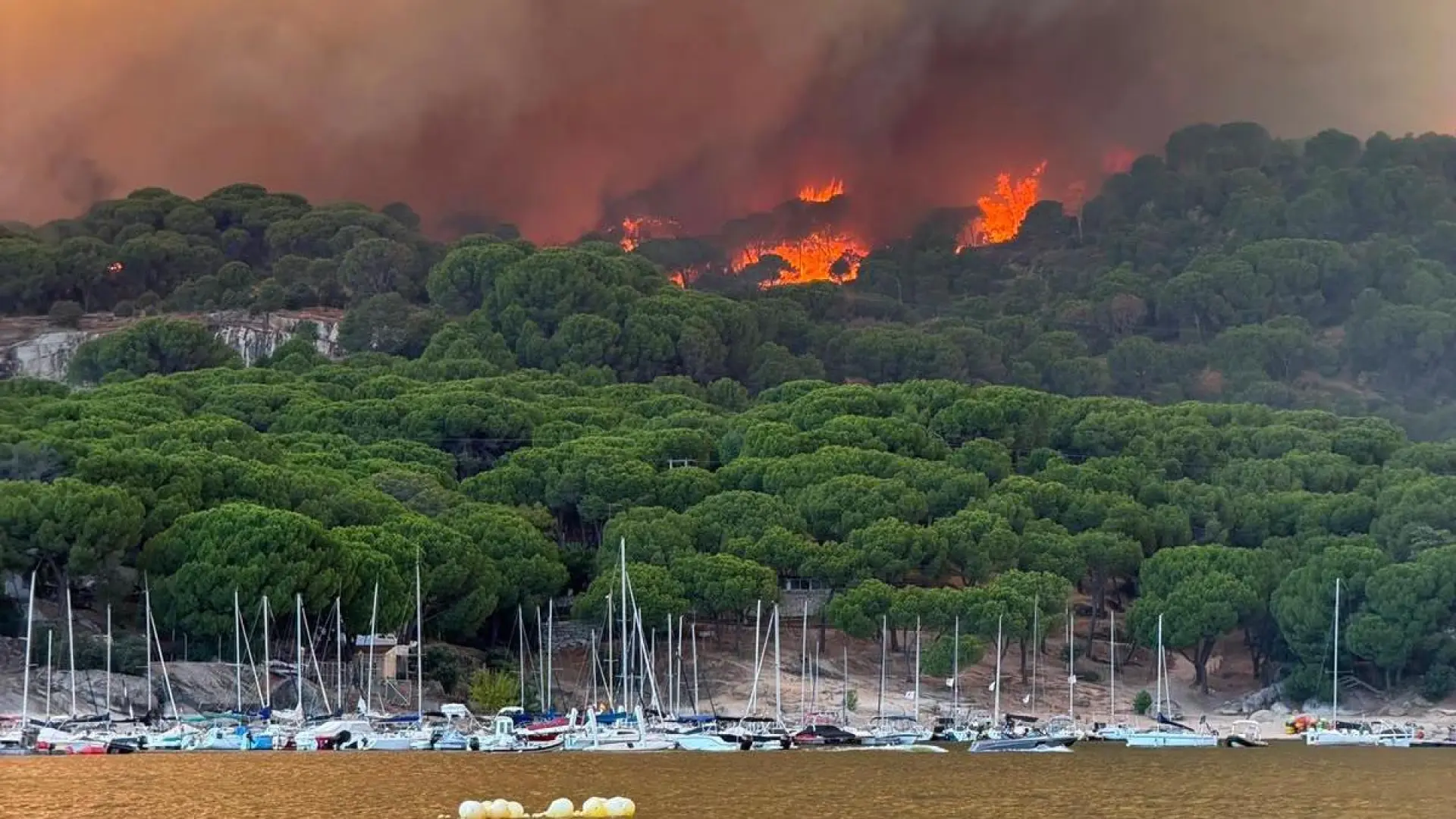 España aún no solicita, como sí han hecho Francia y Portugal, el Mecanismo Europeo de Protección Civil frente a los incendios