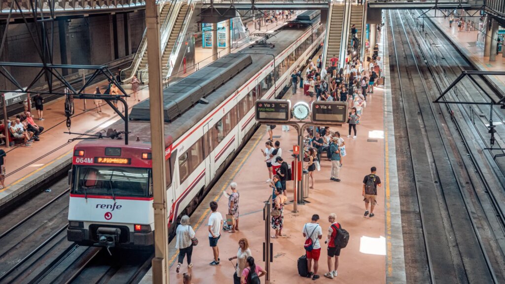 Interrumpida la circulación de varias líneas de Cercanías a su paso por Atocha Interrumpida la circulación de varias líneas de Cercanías a su paso por Atocha