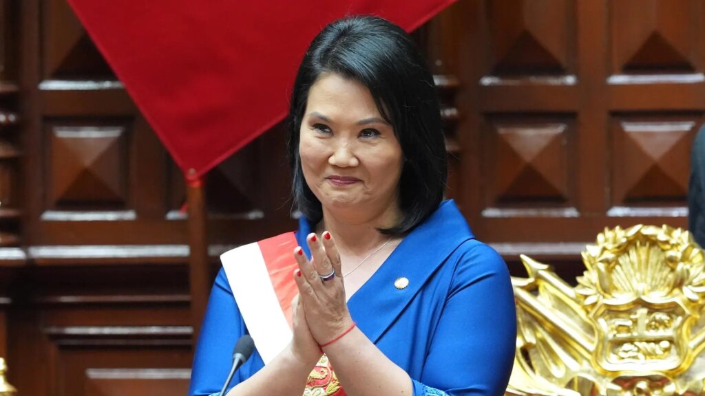 Keiko Fujimori jura el cargo como presidenta de Perú y se compromete a «escribir el futuro» del país durante los próximos 5 años Keiko Fujimori jura el cargo como presidenta de Perú y se compromete a «escribir el futuro» del país durante los próximos 5 años