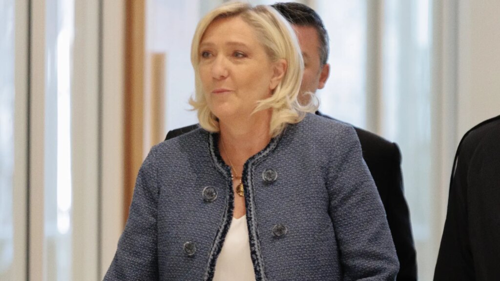 La Justicia francesa condena a Le Pen a 15 meses de inhabilitación firme, pero podrá optar a las presidenciales en 2027