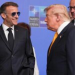 Macron vuelve a impactar con las gafas de sol de aviador de las que se mofó Trump