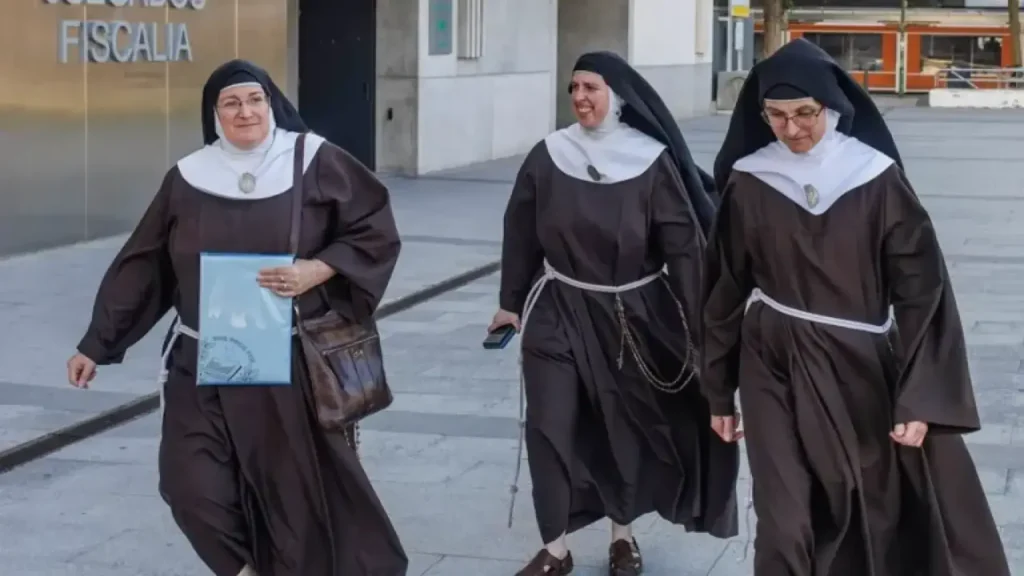 Piden 12 años de cárcel para 7 exmonjas de Belorado por «trato denigrante, coacciones y abandono» a cinco religiosas mayores Piden 12 años de cárcel para 7 exmonjas de Belorado por «trato denigrante, coacciones y abandono» a cinco religiosas mayores