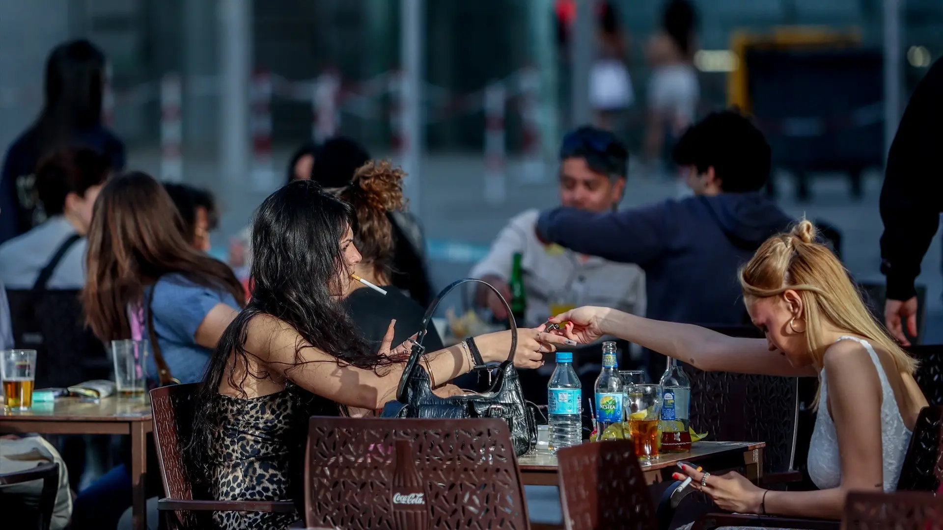 Restaurantes y hoteles alertan que la futura ley antitabaco se cobraría 300.000 empleos y 30.000 bares