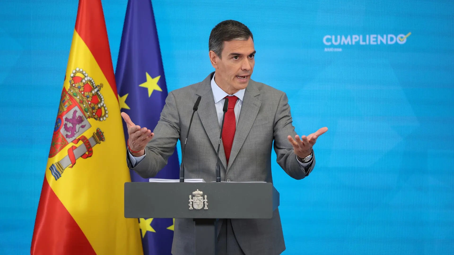 Sánchez mantiene su respaldo a Zapatero y atribuye «intencionalidad política» a las causas de su mujer y su hermano