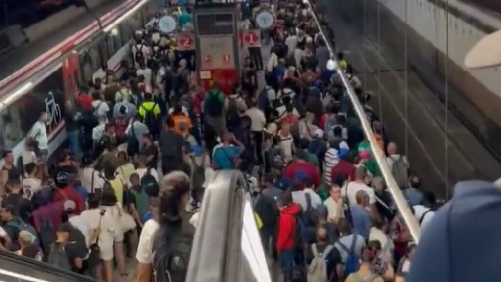 Tres líneas de Cercanías Madrid sufren cortes, retrasos y desvíos por varias averías: «Auténtica vergüenza» Tres líneas de Cercanías Madrid sufren cortes, retrasos y desvíos por varias averías: «Auténtica vergüenza»