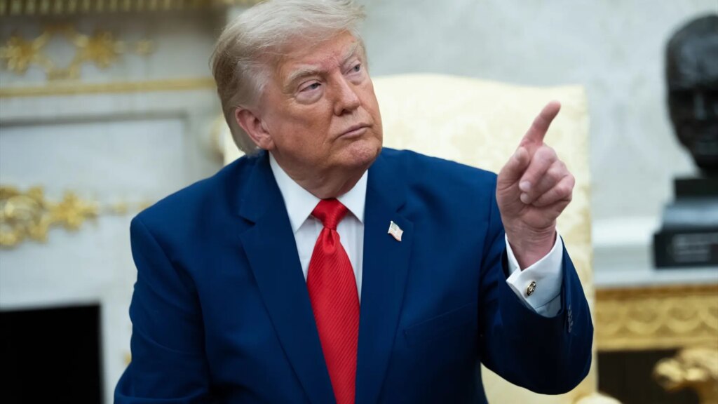 Trump frena los ataques contra Irán ante el temor a agotar las municiones, según los medios estadounidenses