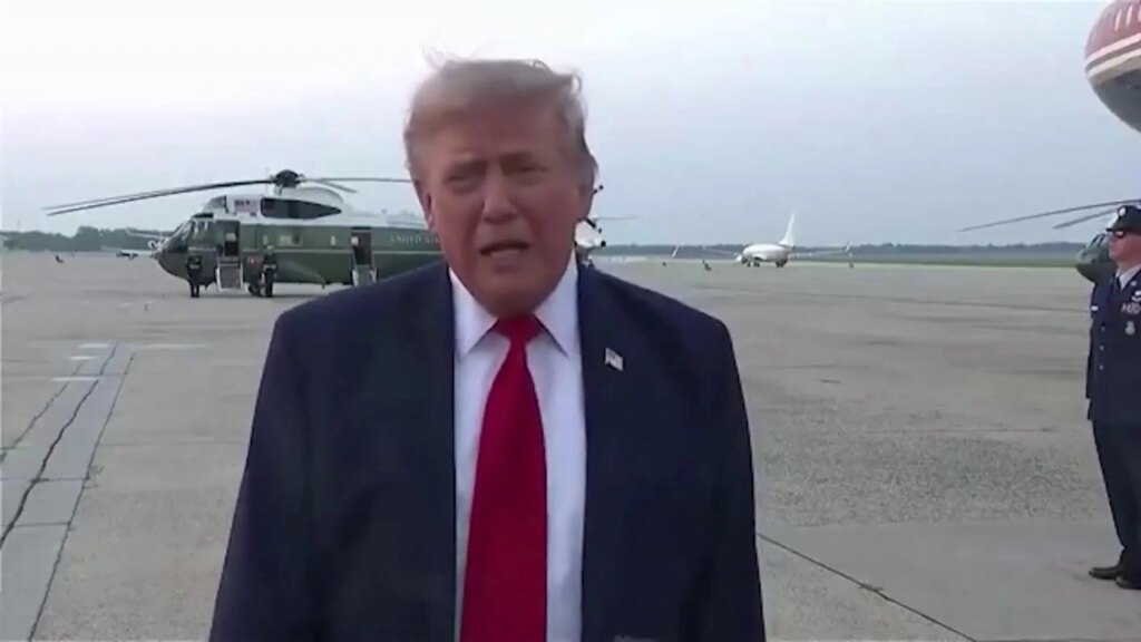 Trump impone aranceles del 50 % a la mayoría de las importaciones de Canadá tras culpar al país del humo de los incendios Trump impone aranceles del 50 % a la mayoría de las importaciones de Canadá tras culpar al país del humo de los incendios