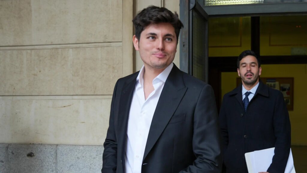 Varios individuos entran en la sede de Ospina Abogados y roban el expediente de Vito Quiles Varios individuos entran en la sede de Ospina Abogados y roban el expediente de Vito Quiles