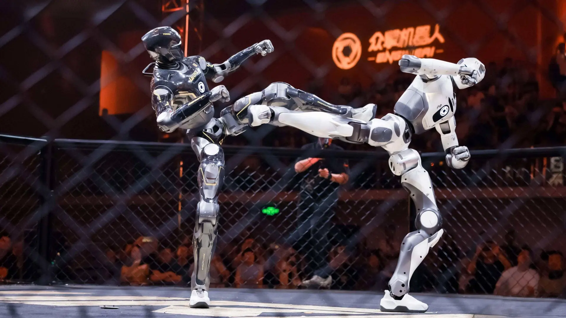 así ha sido el primer torneo de combate entre robots humanoides en China