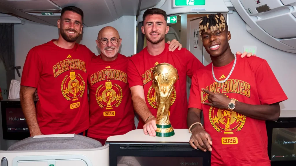 recibimiento especial del Athletic a sus jugadores y De la Fuente