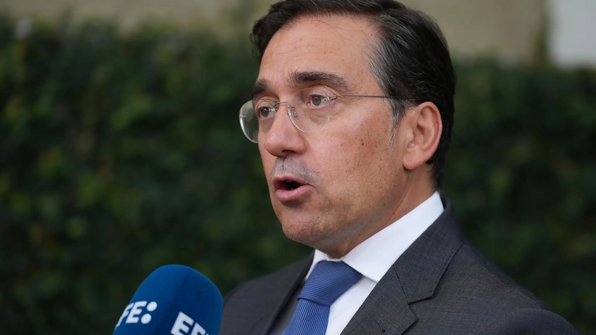 Albares insta a Italia a retirar unos controles que atacan «la dignidad» de los españoles: «No hay ningún motivo» Albares insta a Italia a retirar unos controles que atacan «la dignidad» de los españoles: «No hay ningún motivo»
