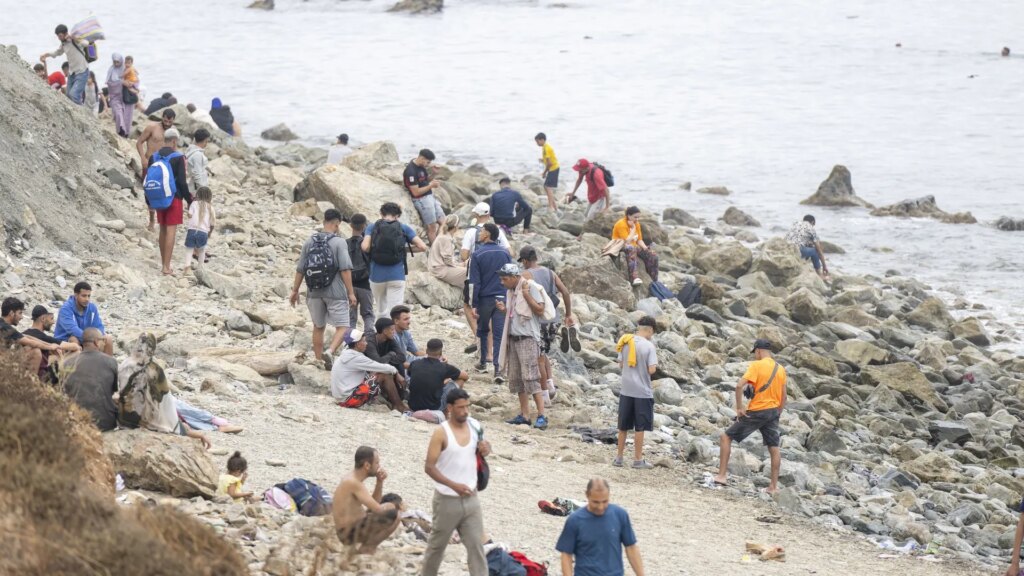 Aumenta el número de familias de Marruecos que denuncian la desaparición de personas en la entrada masiva a Ceuta Aumenta el número de familias de Marruecos que denuncian la desaparición de personas en la entrada masiva a Ceuta