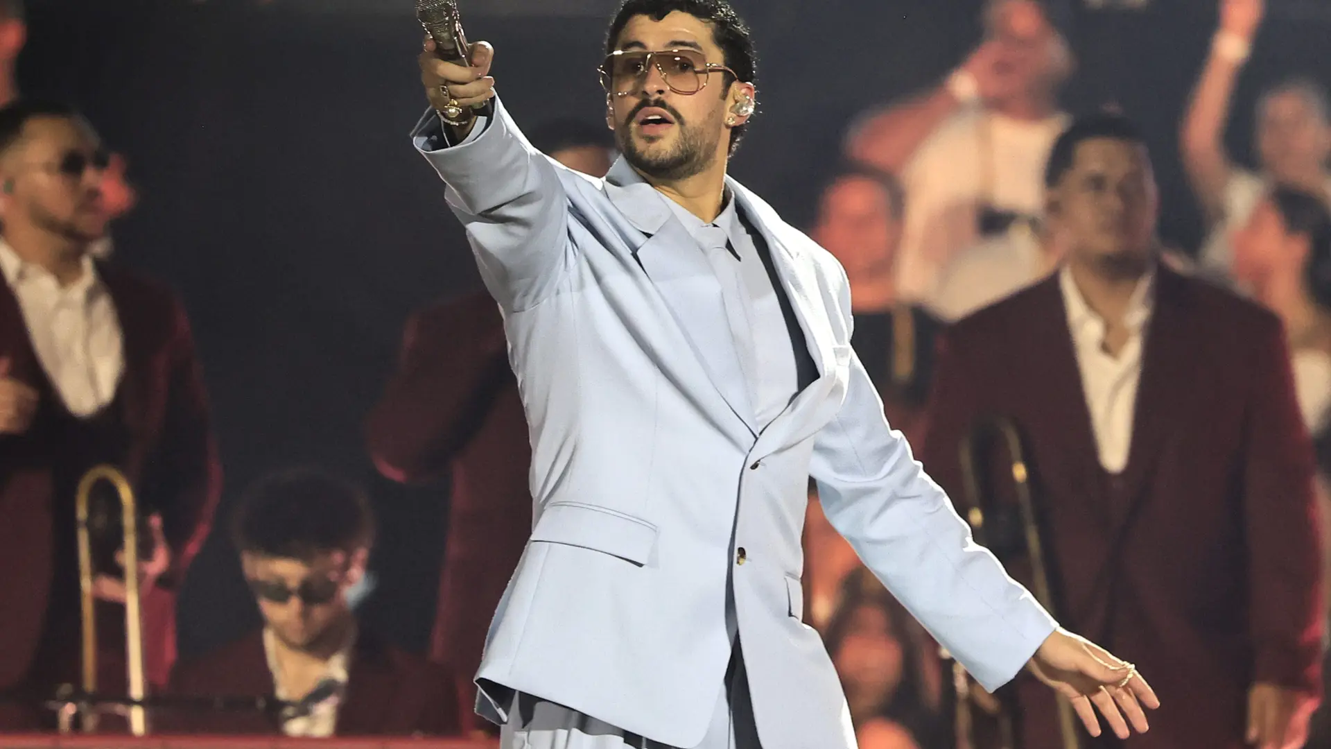 Bad Bunny concluye su gira ‘Debí tirar más fotos’ con 3,1 millones de entradas vendidas Bad Bunny concluye su gira ‘Debí tirar más fotos’ con 3,1 millones de entradas vendidas