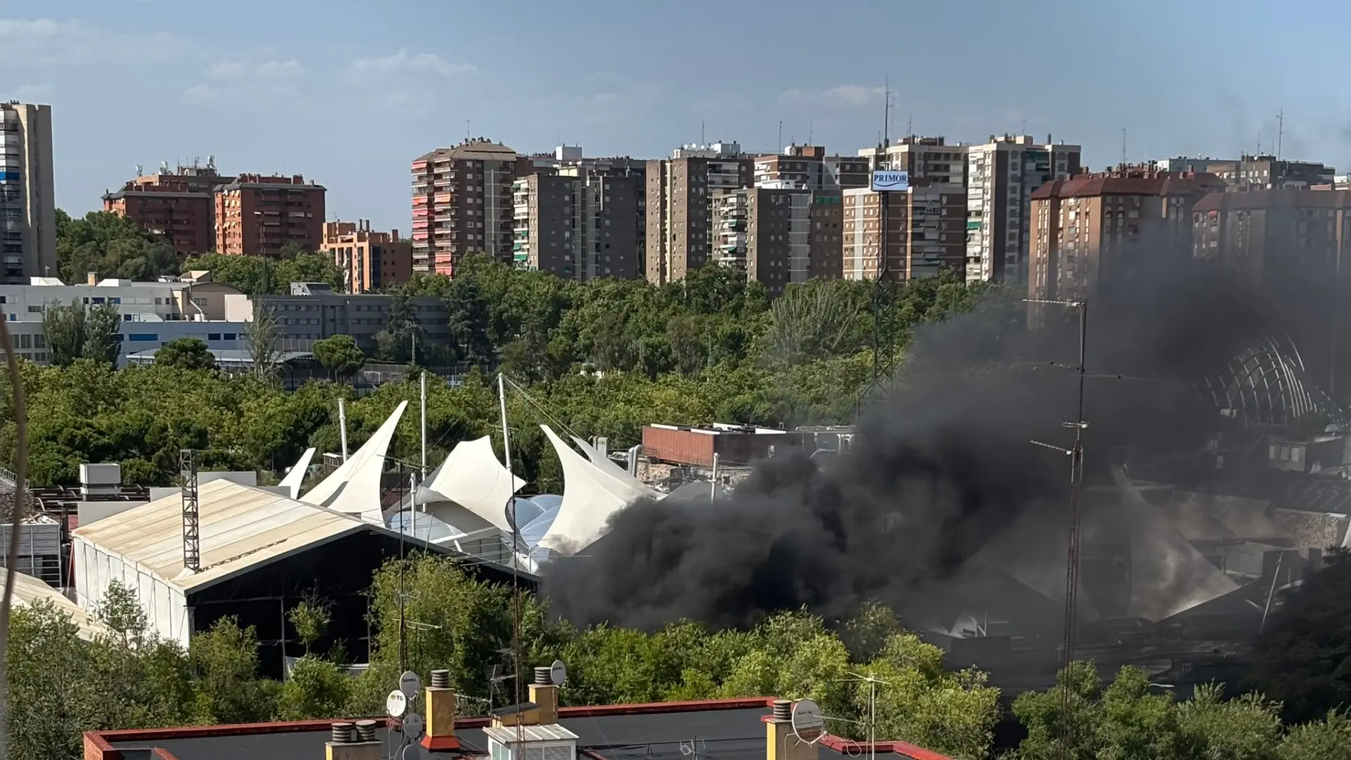 Desalojado el centro comercial La Vaguada por un incendio que deja un vigilante con intoxicación leve por humo