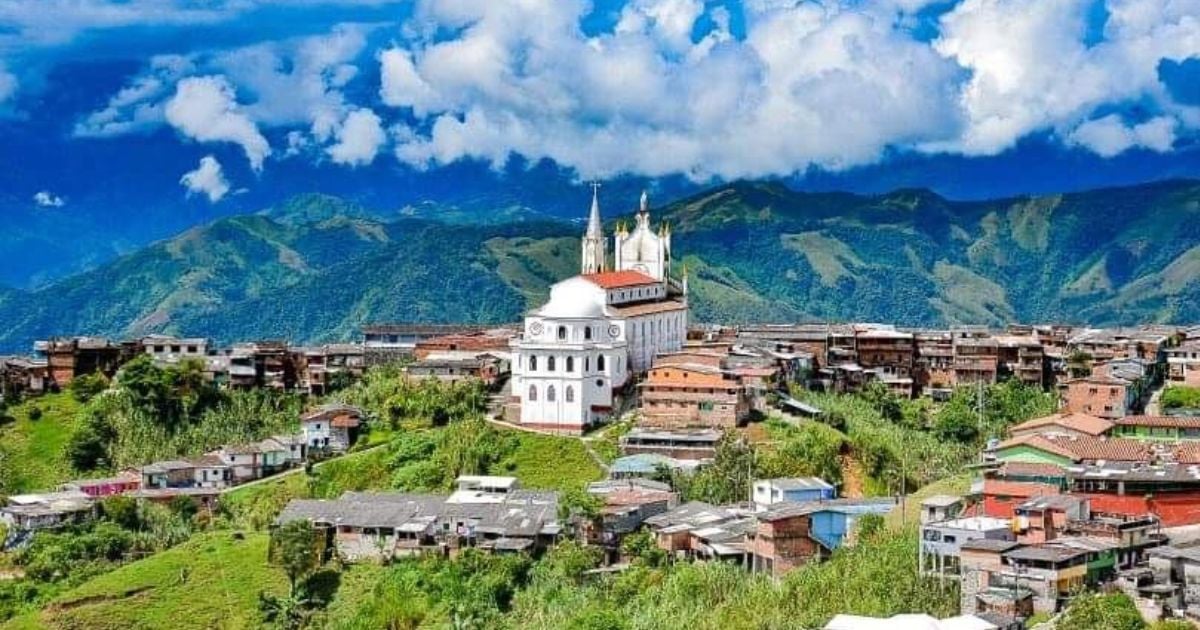 El paraíso de aguas termales, escondido entre las montañas de Antioquia, al que se llega en cinco horas desde Medellín El paraíso de aguas termales, escondido entre las montañas de Antioquia, al que se llega en cinco horas desde Medellín